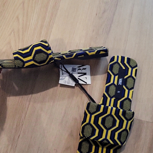 Zara slides  size 7  blue and yellow - Picture 3 of 5